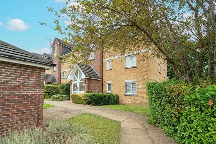 1 Bedroom Flat To Rent In Farthing Close, Watford, Hertfordshire, WD18