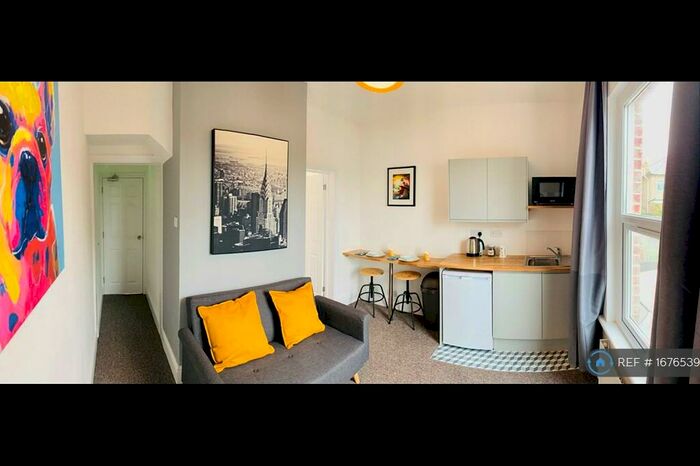 1 Bedroom Flat To Rent In Honiton Road, Southend-On-Sea, SS1