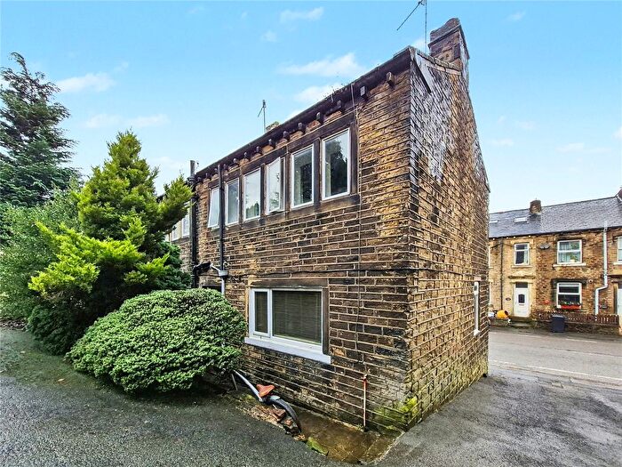 2 Bedroom End Terrace House For Sale In Manchester Road, Linthwaite, Huddersfield, West Yorkshire, HD7