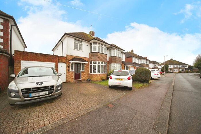 3 Bedroom Semi-Detached House For Sale In Greenways, Luton, LU2