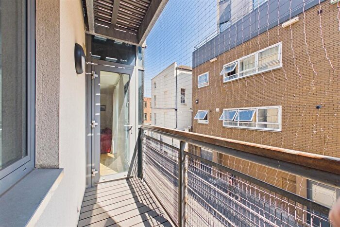 1 Bedroom Flat For Sale In King Square Avenue, Bristol, BS2