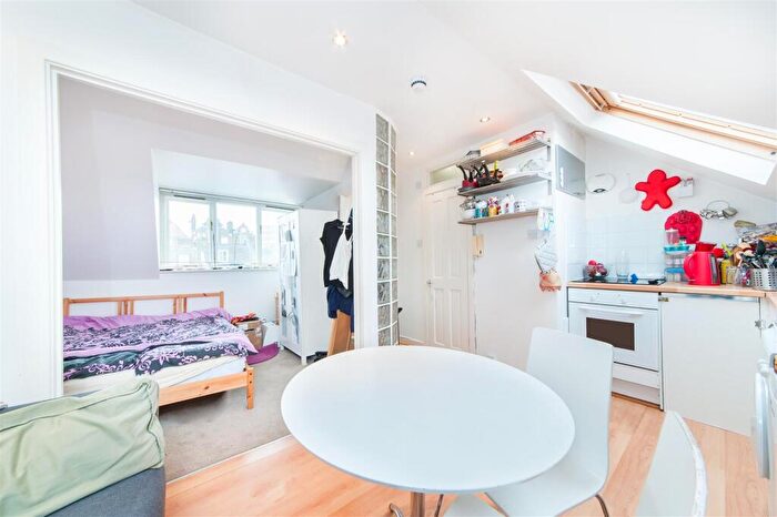 Flat To Rent In Sumatra Road, West Hampstead, NW6