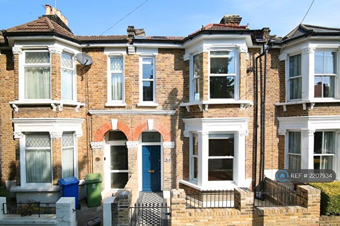 3 Bedroom Flat To Rent In B Rodwell Road, London, SE22