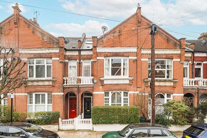1 Bedroom Flat To Rent In Dinsmore Road, Balham, SW12