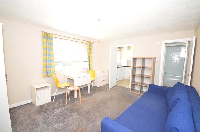 Studio To Rent In Cambridge Gardens, London, N10