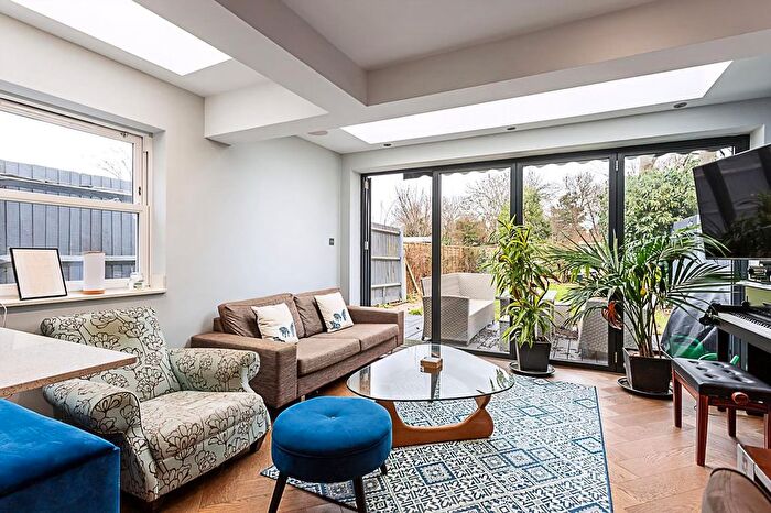 1 Bedroom Flat To Rent In London Borough Of Merton, SW17