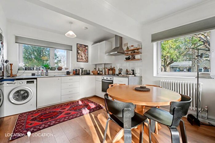 2 Bedroom Property For Sale In Highbury Quadrant, London, N5