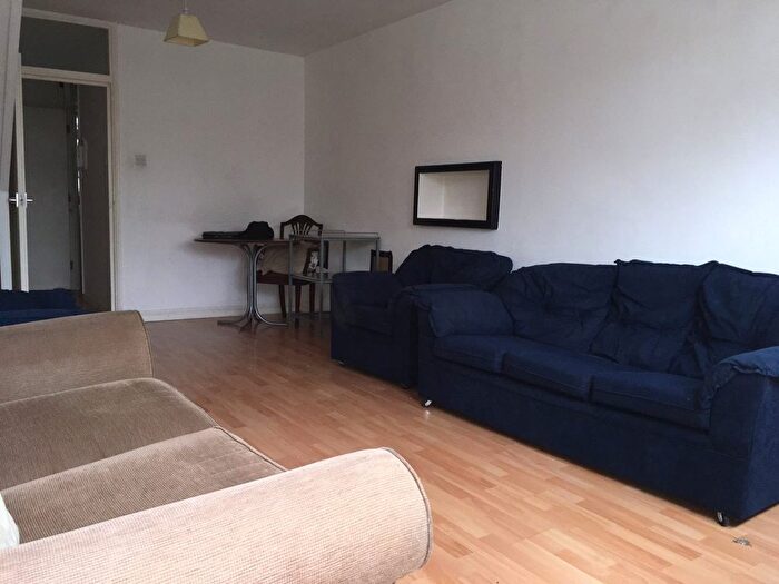 3 Bedroom Flat To Rent In Wimborne House, Dorset Road, Oval, SW8