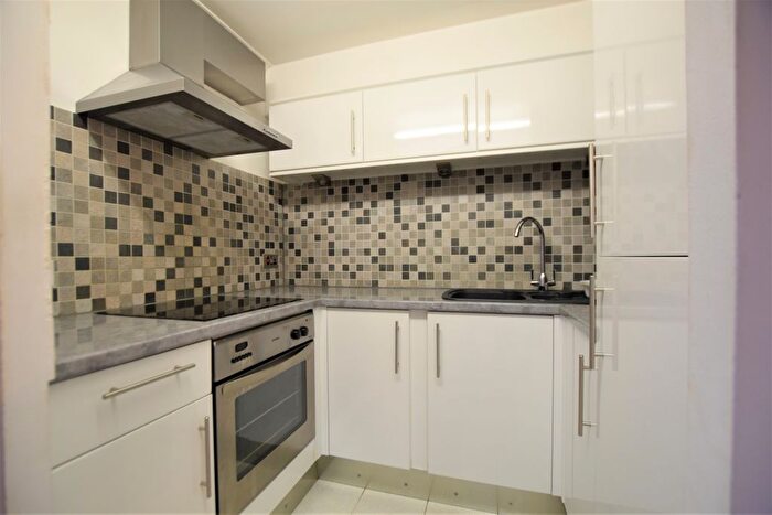 1 Bedroom Flat To Rent In Cassio Road, Watford, WD18