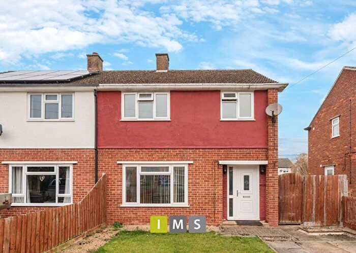 3 Bedroom Semi-Detached House For Sale In Woodpiece Road, Bicester, OX25