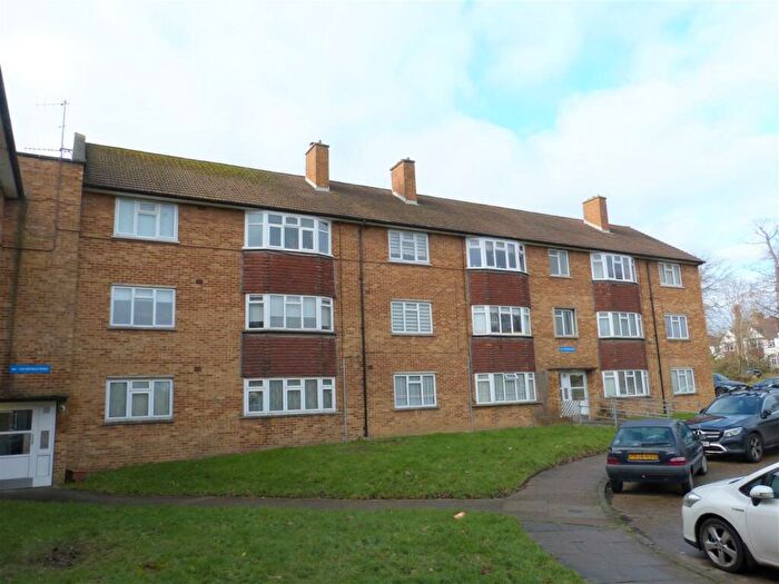 2 Bedroom Flat To Rent In Enfield Road, Enfield, EN2