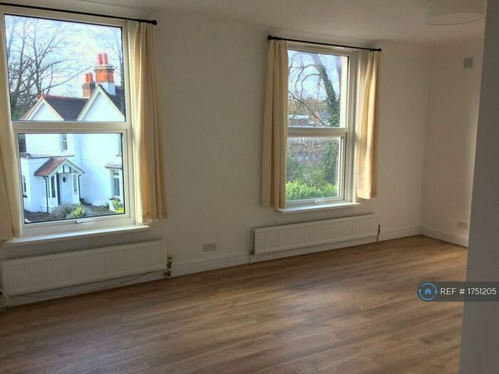 1 Bedroom Flat To Rent In Hatchlands Road, Redhill, RH1