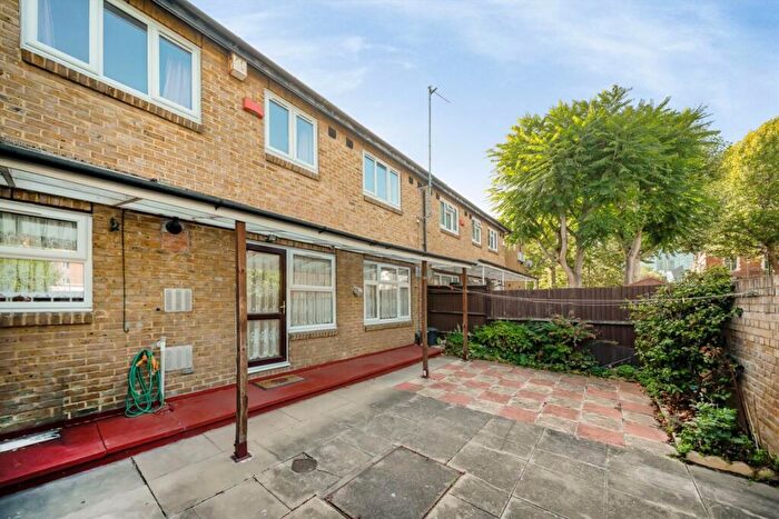 3 Bedroom Terraced House For Sale In Plimsoll Close, Canary Wharf, E14