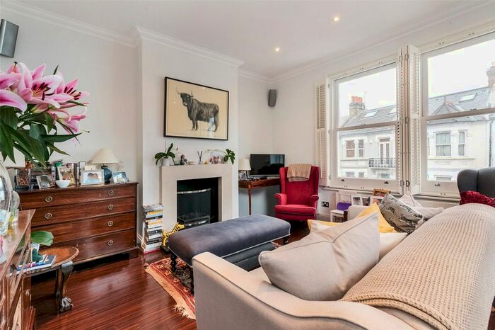 3 Bedroom Flat To Rent In Munster Road, London SW6