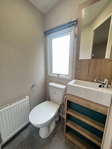 2 Bedroom Mobile/park Home For Sale In Capernwray, Carnforth, LA6