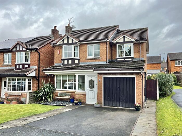 4 Bedroom Detached House For Sale In Gawsworth Close, Hadfield, Glossop, SK13