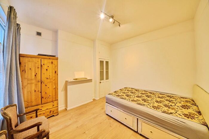 2 Bedroom Maisonette To Rent In Eagle Road, Wembley, HA0