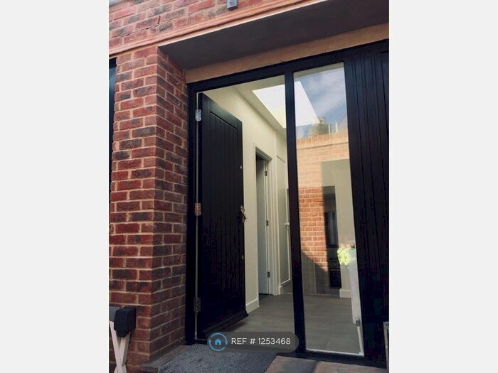 2 Bedroom Flat To Rent In Fore Street, London N9