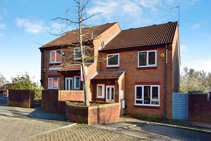 3 Bedroom Semi Detached House For Sale In Carpenter Croft, Sheffield, S12