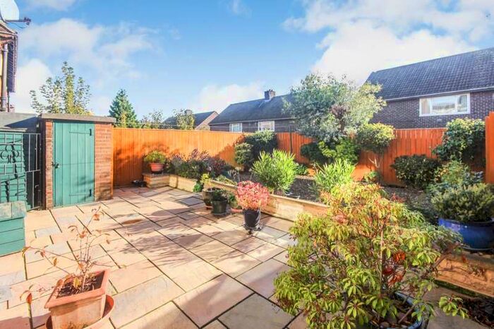 3 Bedroom Semi-Detached House For Sale In 25 Hopedene, Leam Lane, Gateshead, NE10