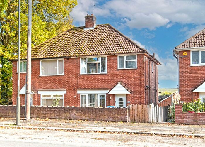 3 Bedroom Semi Detached House For Sale In Handley Road, New Whittington, S43