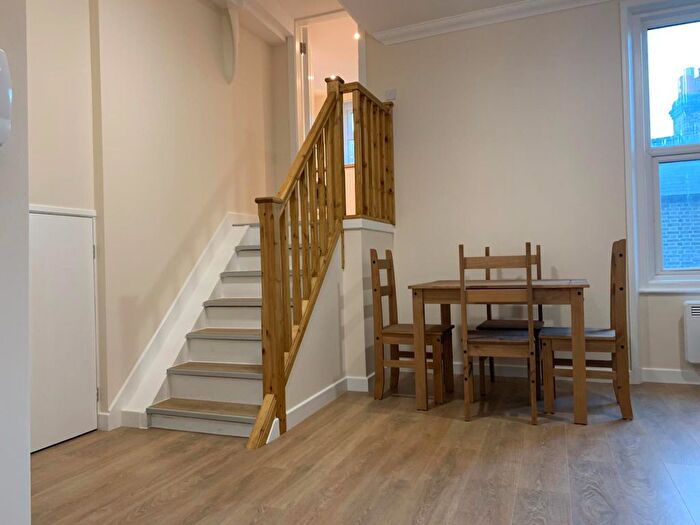 2 Bedroom Flat To Rent In Camberwell Church Street, SE5