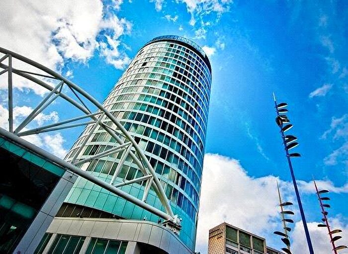 2 Bedroom Apartment To Rent In The Rotunda, Birmingham, B2