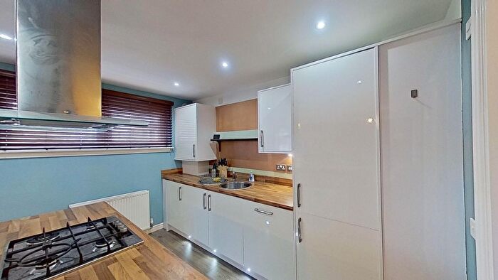 3 Bedroom Flat To Rent In Maplewood Park, Edinburgh, EH12