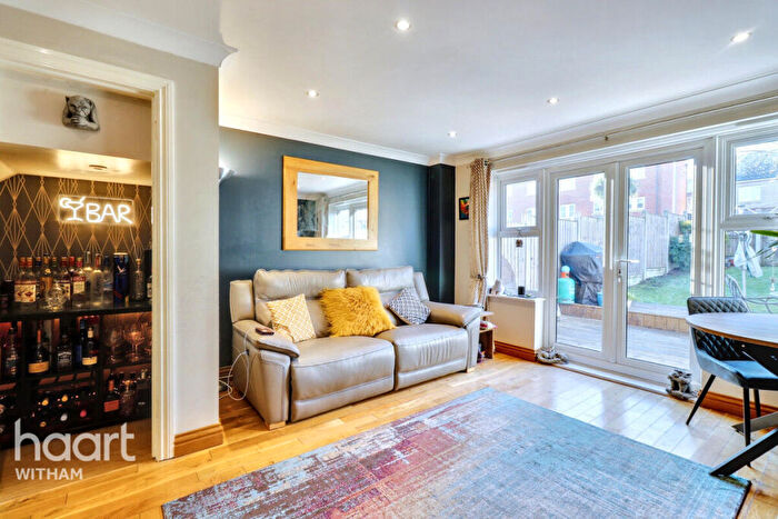 3 Bedroom Town House For Sale In Randall Close, Witham, CM8