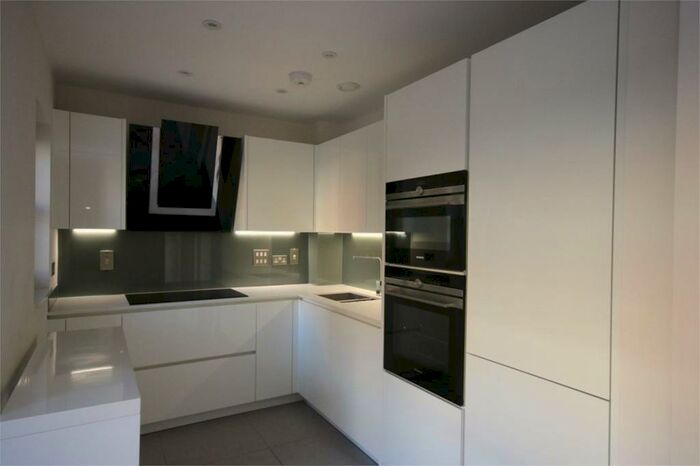 2 Bedroom Flat To Rent In Turvin Court, A Highwood Avenue, North Finchley, N12
