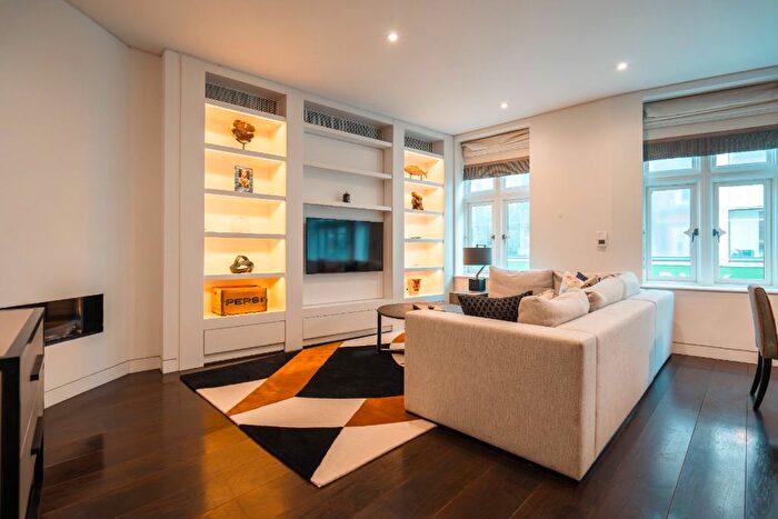 2 Bedroom Flat To Rent In Duke Street, Mayfair, London, W1K