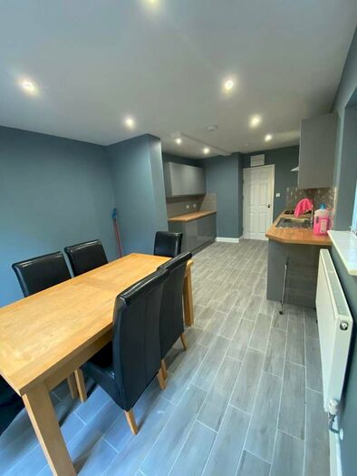 5 Bedroom Semi-Detached House To Rent In Mayors Croft, Coventry, CV4