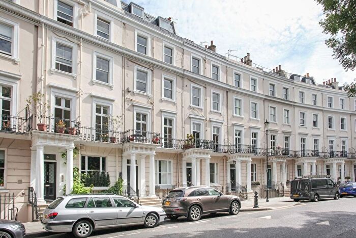 1 Bedroom Flat To Rent In Royal Crescent, Holland Park, London, W11