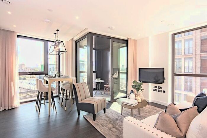 2 Bedroom Flat To Rent In Charles Clowes Walk, London, London, SW11