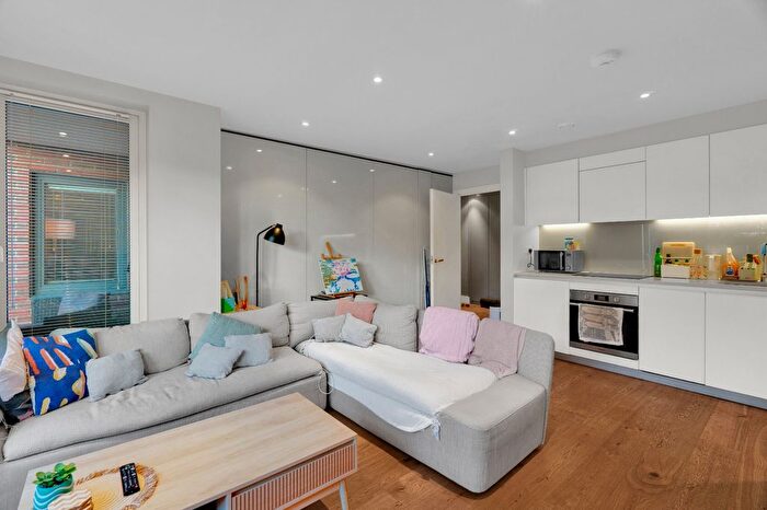 2 Bedroom Flat To Rent In Tiltman Place, Islington, N7