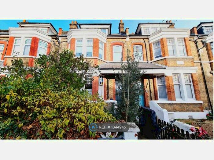 4 Bedroom Flat To Rent In Bergholt Crescent, London, N16