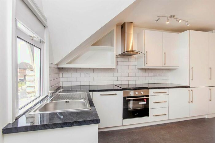 2 Bedroom Flat To Rent In Cricklewood Lane, London, NW2