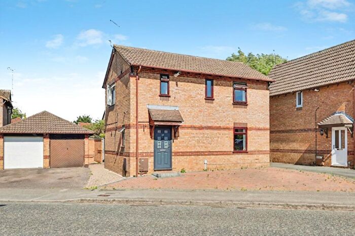 3 Bedroom Detached House For Sale In Weggs Farm Road, Northampton, NN5