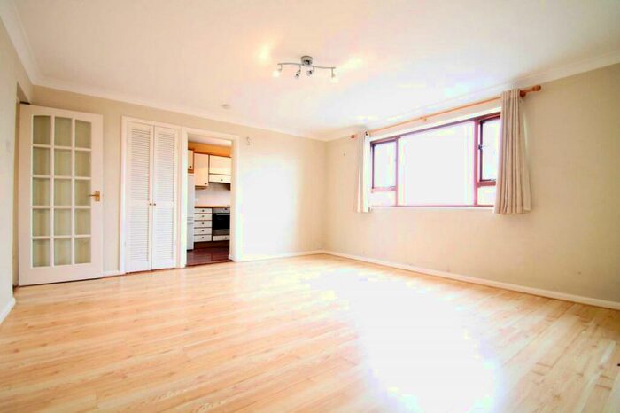 3 Bedroom Property To Rent In Dulverton Court, Adelaide Road, Surbiton, KT6