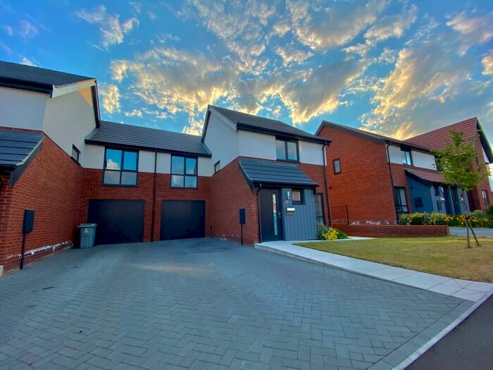 3 Bedroom Property To Rent In Reedcutters Avenue, Brundall, Norwich, NR13