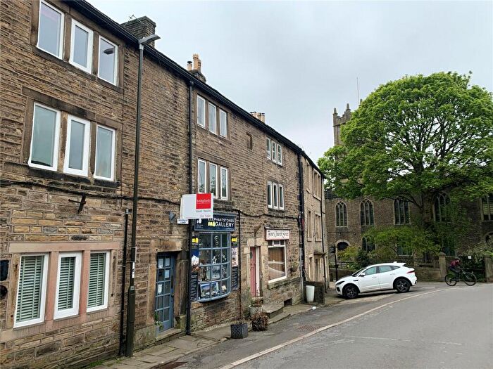 2 Bedroom House For Sale In Church Street, Hayfield, High Peak, Derbyshire, SK22