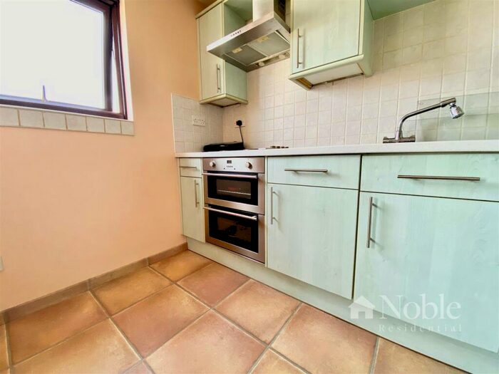 2 Bedroom Flat For Sale In Gresham Road, Brentwood, CM14