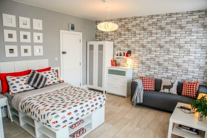 1 Bedroom Semi-Detached House To Rent In Russell Rise, Luton, Bedfordshire, LU1