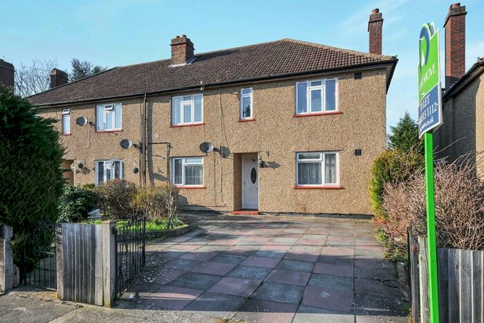 2 Bedroom Flat To Rent In Mosul Way, Bromley, BR2