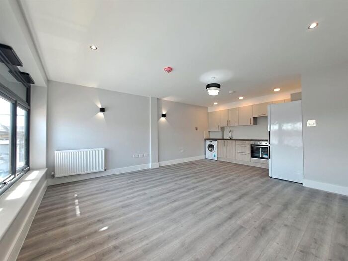 2 Bedroom Flat To Rent In Reston House, A Western Road, Romford, RM1