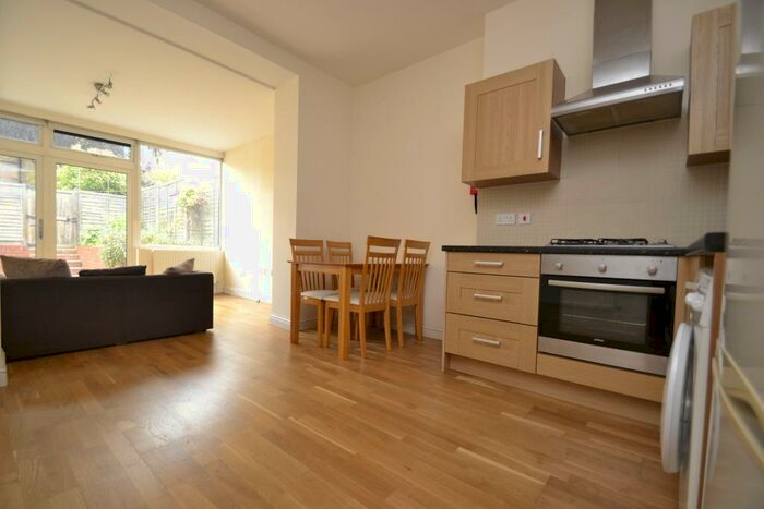 1 Bedroom Flat To Rent In Stapleton Hall Road, Finsbury Park, N4