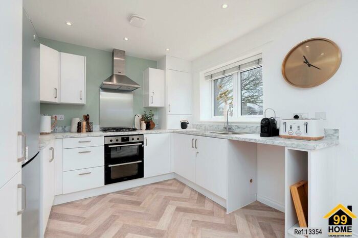 3 Bedroom Semi-Detached House For Sale In Woodlark Drive, Finningley, Doncaster, DN9
