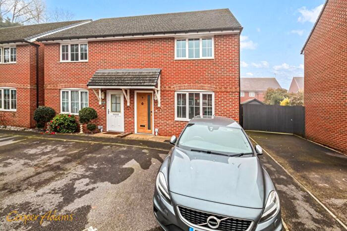 3 Bedroom Semi-Detached House For Sale In Baker Way, Angmering, BN16