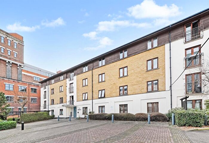 2 Bedroom Flat To Rent In Sunlight Square, London, E2