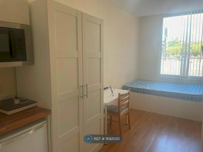 Studio To Rent In Byrom House, Liverpool, L5